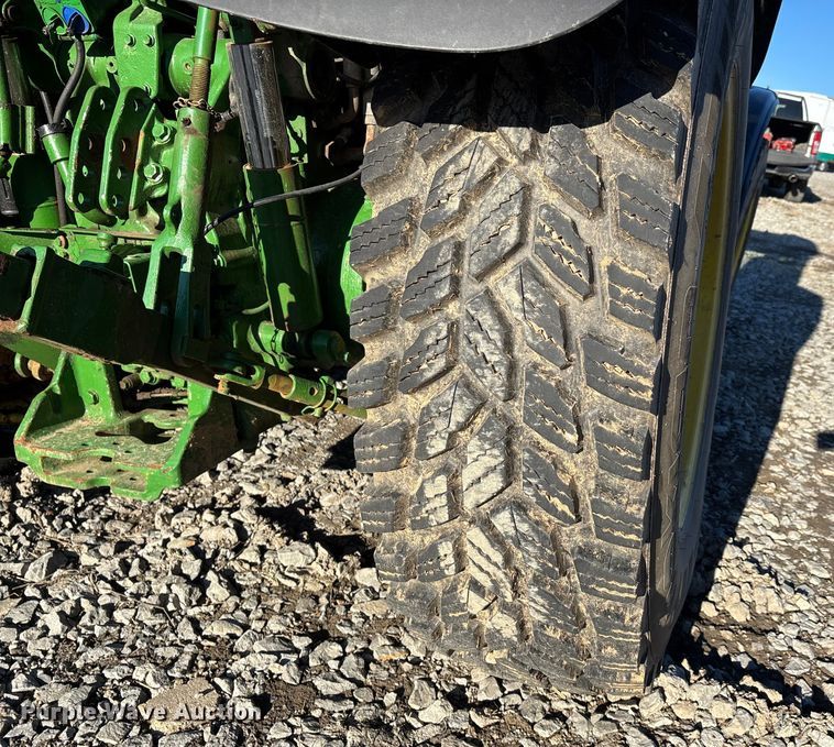 image for item YA2078 2017 John Deere 5090R MFWD tractor