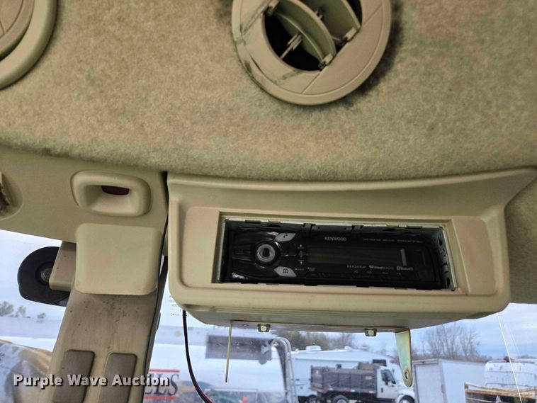 image for item YA2121 2013 John Deere 6105D MFWD tractor