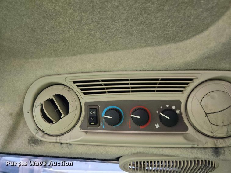 image for item YA2121 2013 John Deere 6105D MFWD tractor