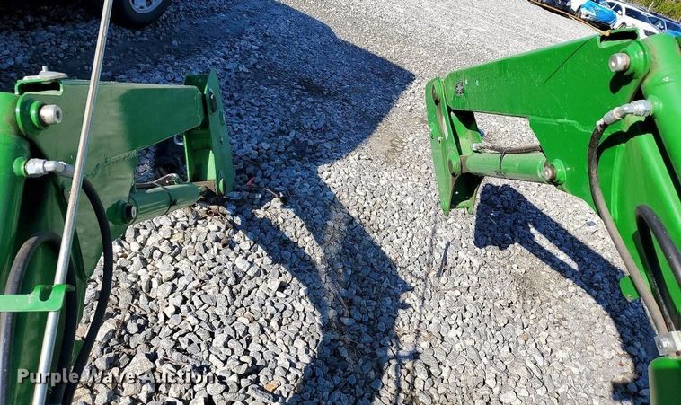 image for item YA2172 2022 John Deere 520M loader