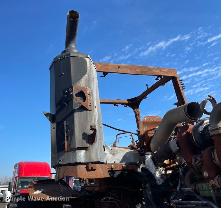 image for item YA2176 2022 John Deere 9RT 570 tractor