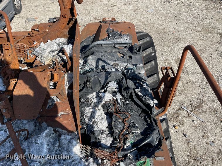 image for item YA2176 2022 John Deere 9RT 570 tractor