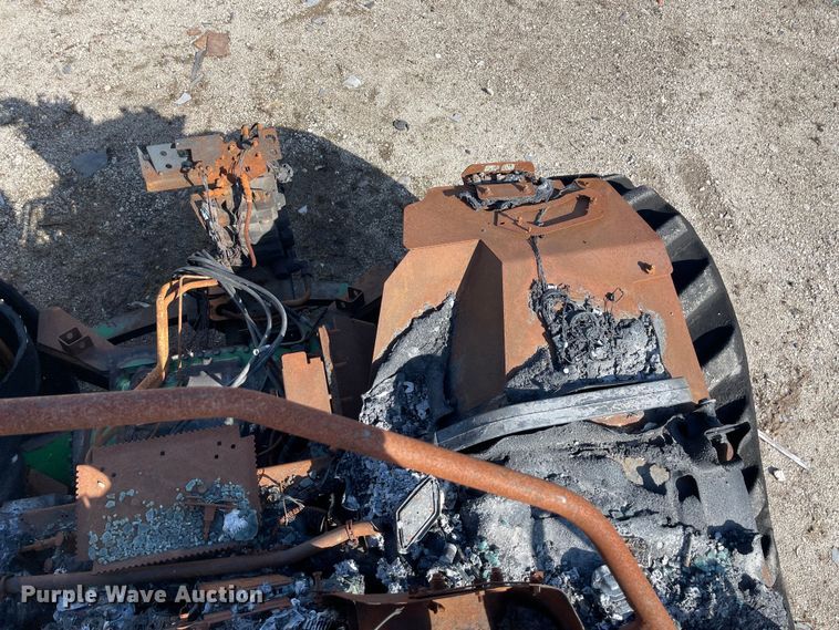 image for item YA2176 2022 John Deere 9RT 570 tractor