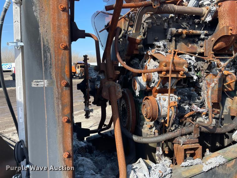 image for item YA2176 2022 John Deere 9RT 570 tractor