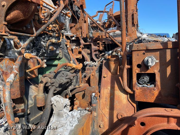 image for item YA2176 2022 John Deere 9RT 570 tractor