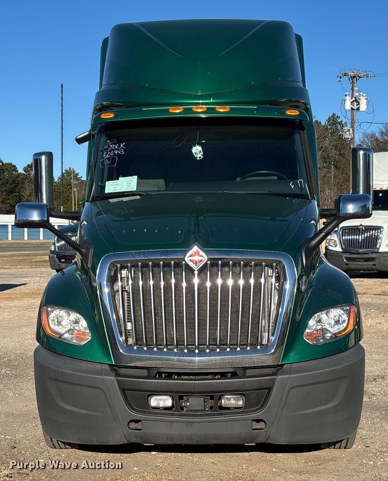 image for item DU0366 2020 International LT625 semi truck
