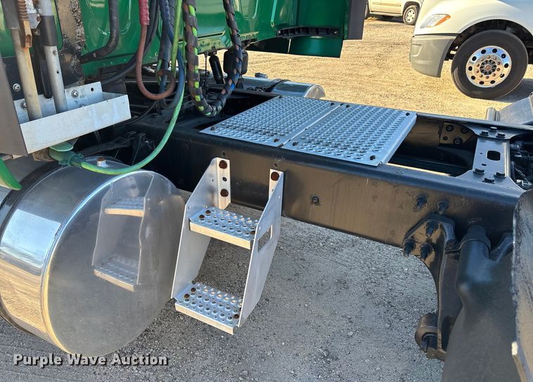 image for item DU0366 2020 International LT625 semi truck