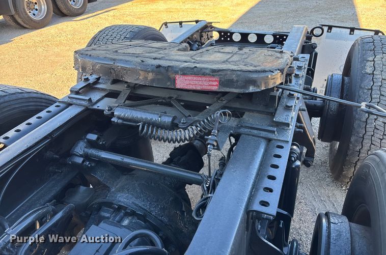 image for item DU0366 2020 International LT625 semi truck