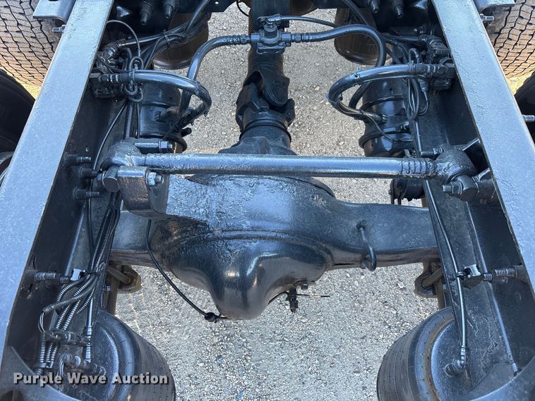 image for item DU0366 2020 International LT625 semi truck