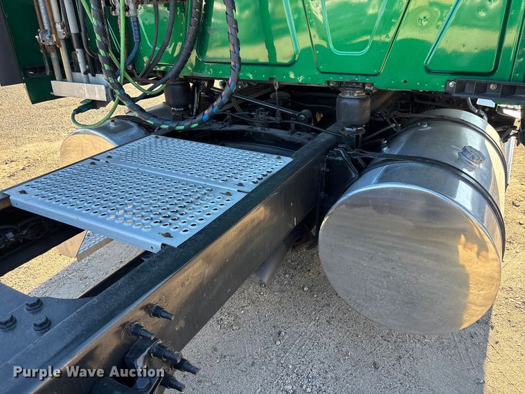 image for item DU0366 2020 International LT625 semi truck