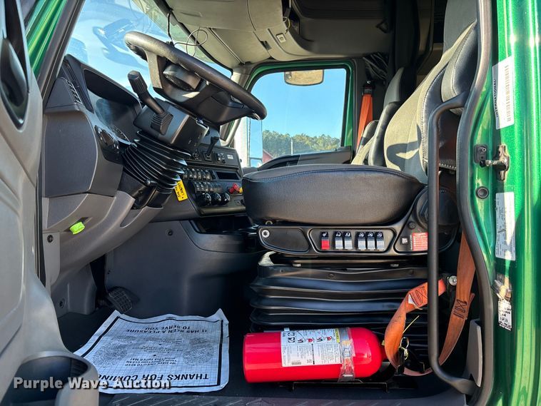 image for item DU0366 2020 International LT625 semi truck