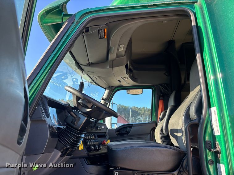 image for item DU0366 2020 International LT625 semi truck