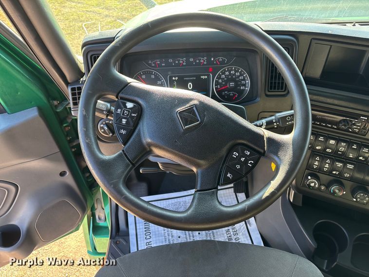 image for item DU0366 2020 International LT625 semi truck