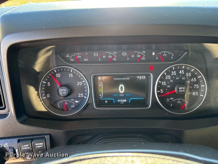 image for item DU0366 2020 International LT625 semi truck