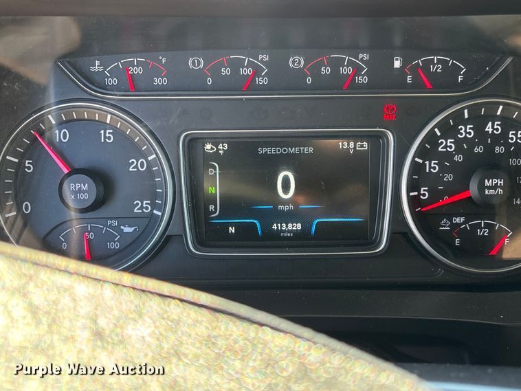 image for item DU0366 2020 International LT625 semi truck