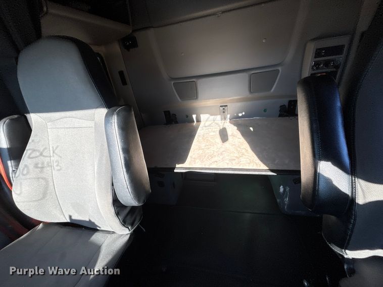 image for item DU0366 2020 International LT625 semi truck