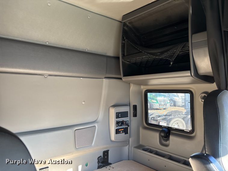 image for item DU0366 2020 International LT625 semi truck