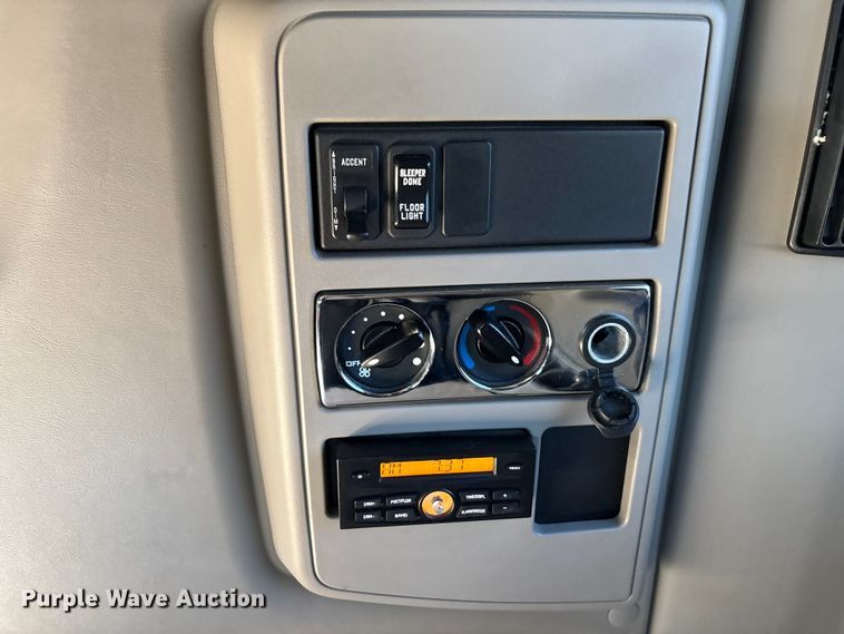 image for item DU0366 2020 International LT625 semi truck