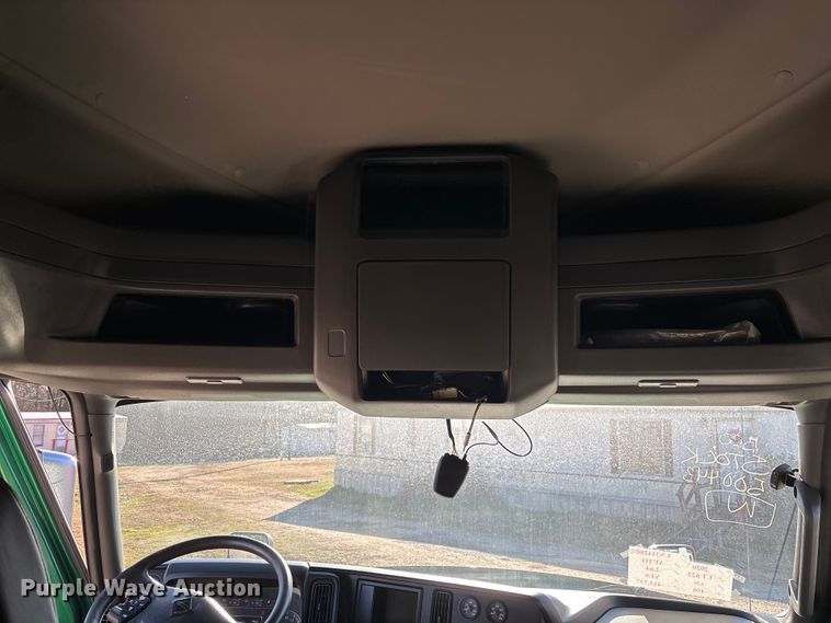 image for item DU0366 2020 International LT625 semi truck