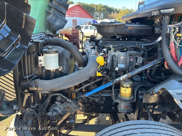 image for item DU0366 2020 International LT625 semi truck