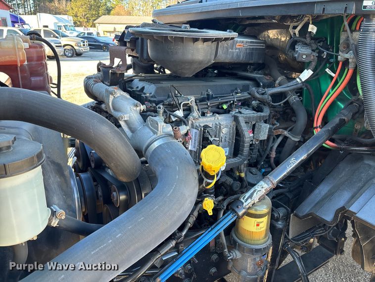 image for item DU0366 2020 International LT625 semi truck