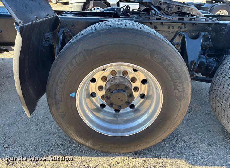 image for item DU0366 2020 International LT625 semi truck