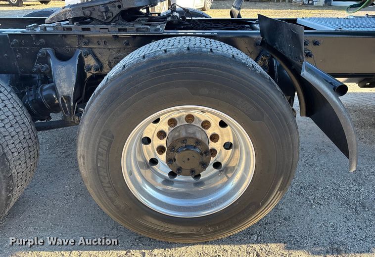 image for item DU0366 2020 International LT625 semi truck