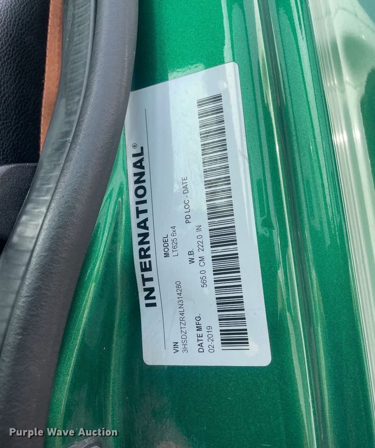 image for item DU0366 2020 International LT625 semi truck