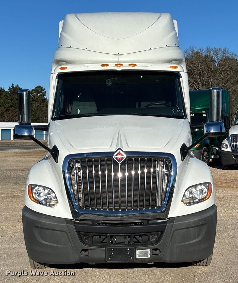 image for item DU0367 2020 International LT625 semi truck