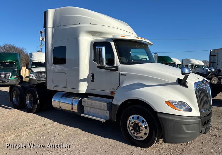 image for item DU0367 2020 International LT625 semi truck