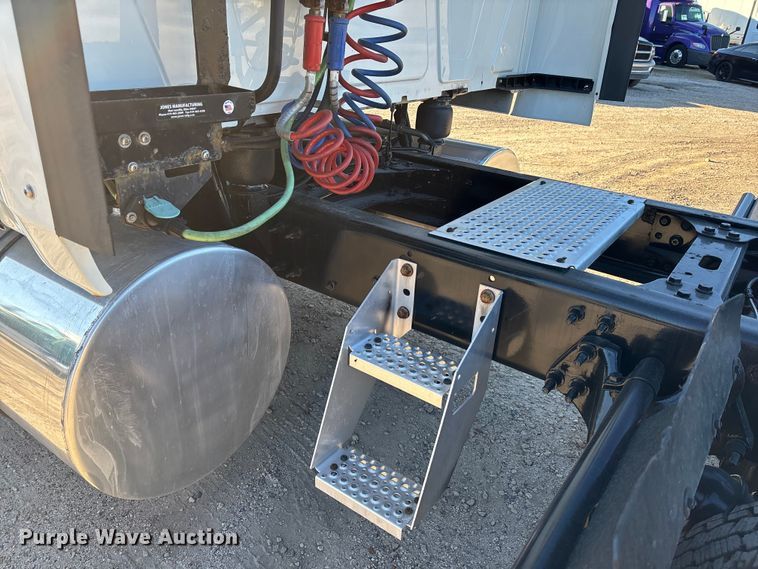 image for item DU0367 2020 International LT625 semi truck