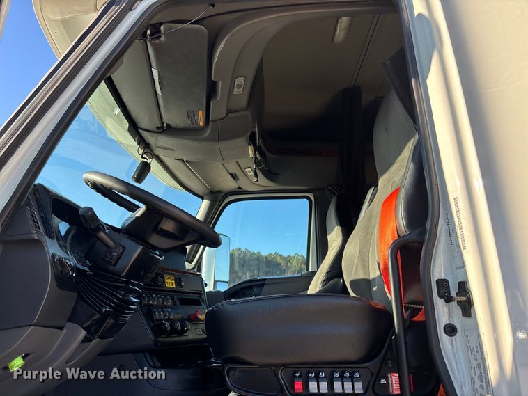 image for item DU0367 2020 International LT625 semi truck