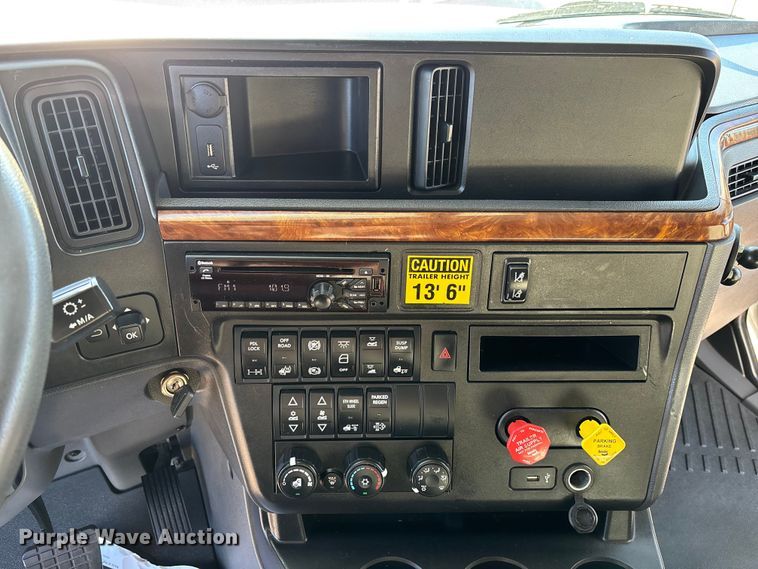 image for item DU0367 2020 International LT625 semi truck