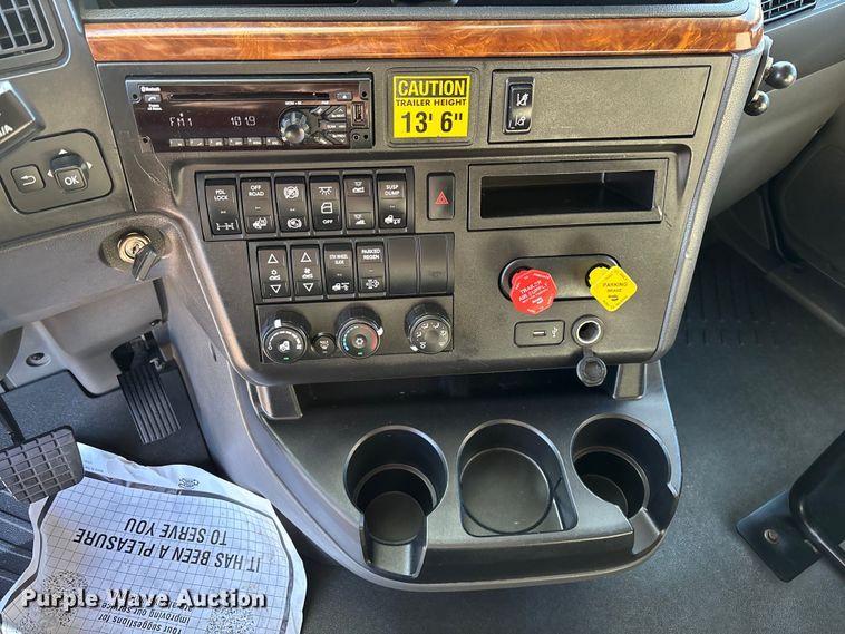 image for item DU0367 2020 International LT625 semi truck