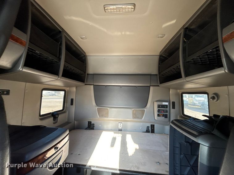 image for item DU0367 2020 International LT625 semi truck