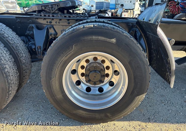 image for item DU0367 2020 International LT625 semi truck