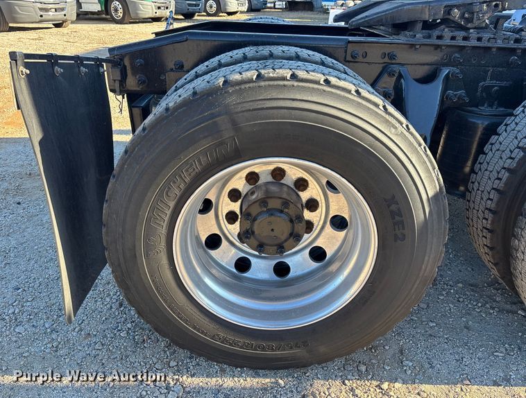 image for item DU0367 2020 International LT625 semi truck