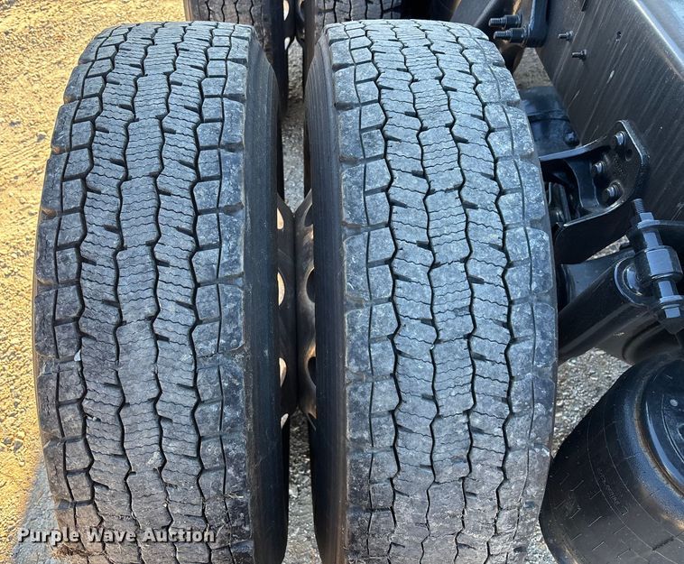 image for item DU0367 2020 International LT625 semi truck