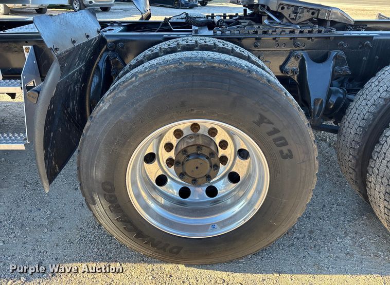 image for item DU0367 2020 International LT625 semi truck