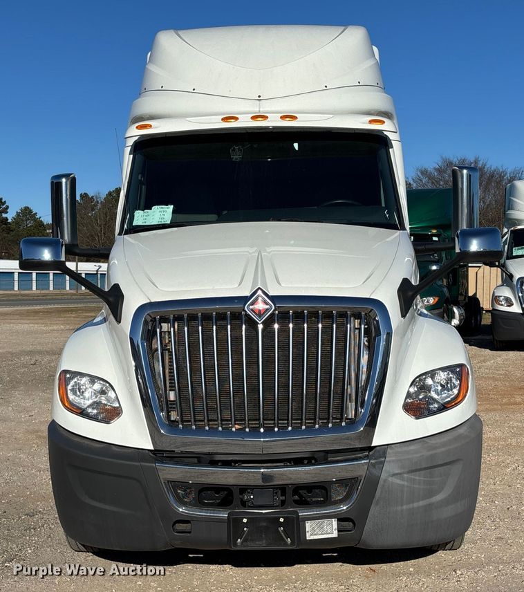 image for item DU0368 2020 International LT625 semi truck
