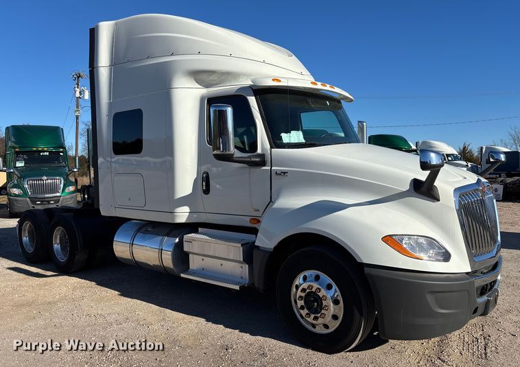 image for item DU0368 2020 International LT625 semi truck