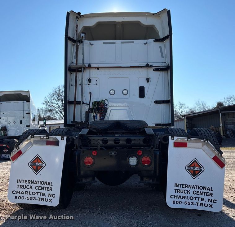 image for item DU0368 2020 International LT625 semi truck