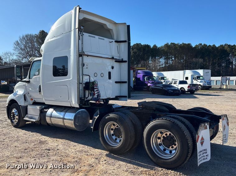 image for item DU0368 2020 International LT625 semi truck
