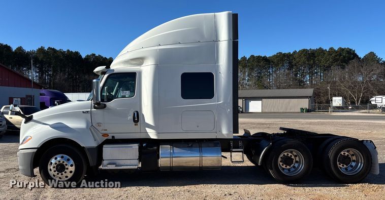 image for item DU0368 2020 International LT625 semi truck