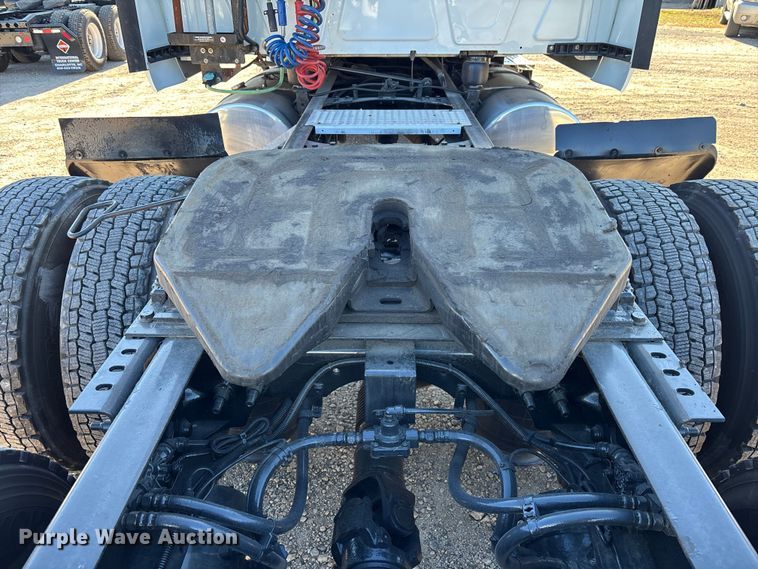 image for item DU0368 2020 International LT625 semi truck