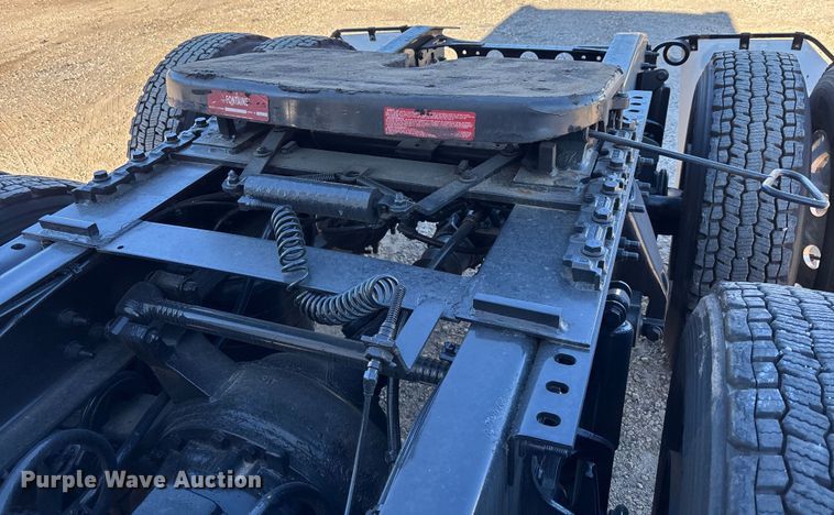 image for item DU0368 2020 International LT625 semi truck