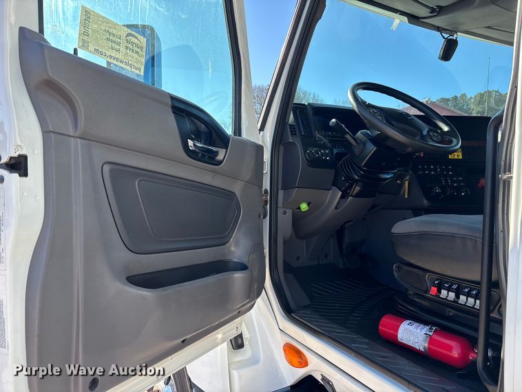 image for item DU0368 2020 International LT625 semi truck