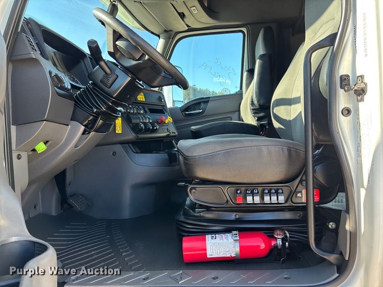 image for item DU0368 2020 International LT625 semi truck