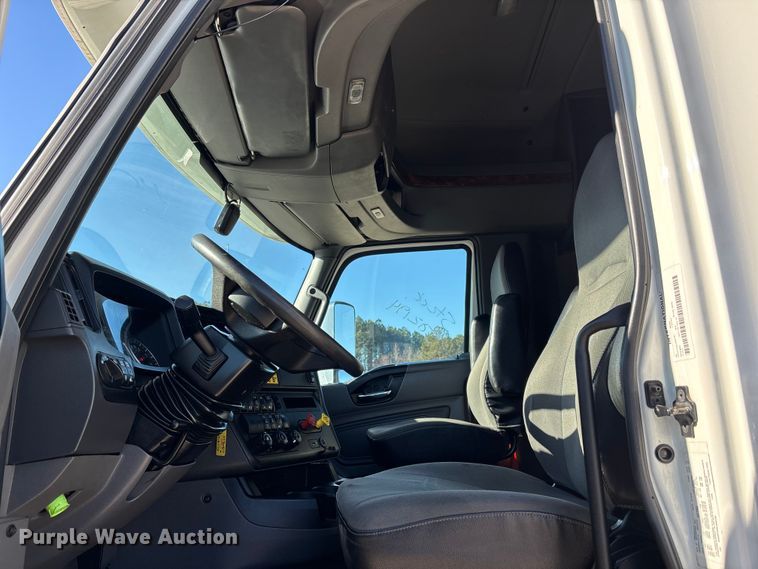 image for item DU0368 2020 International LT625 semi truck