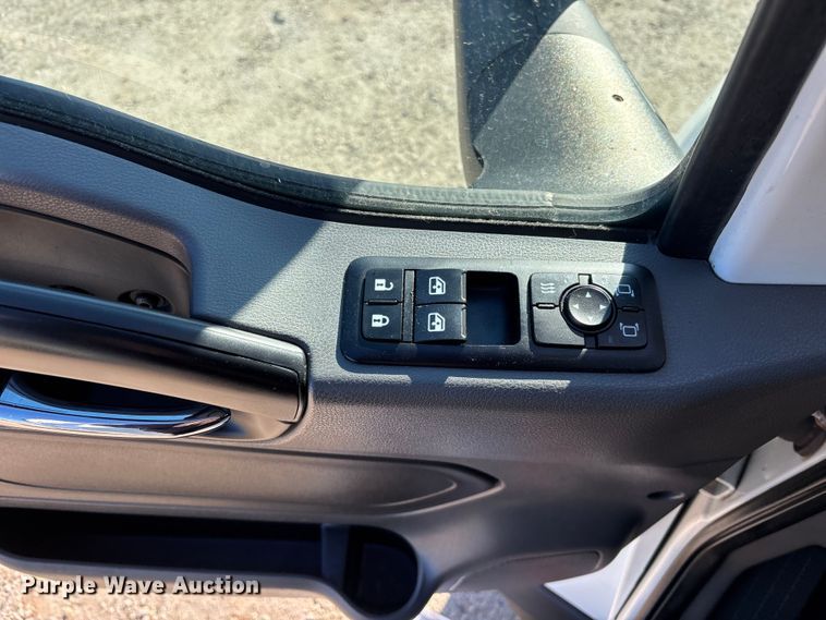 image for item DU0368 2020 International LT625 semi truck